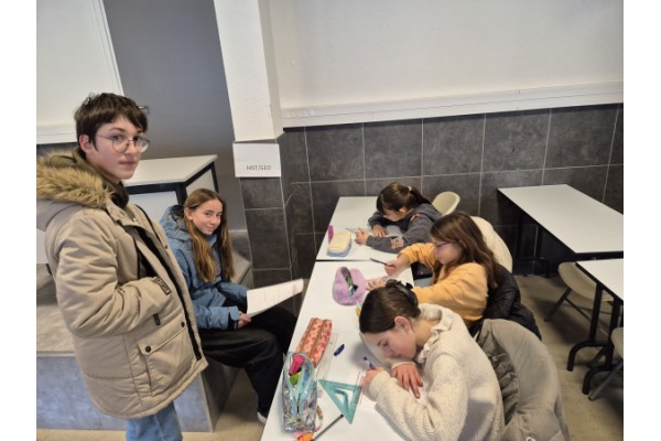 Les pairs au service de la solidarité intercycles